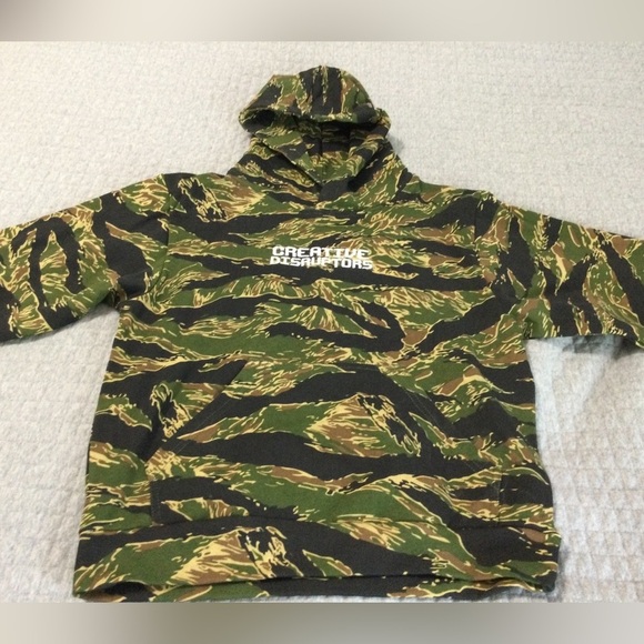 We Are Little Giants Creative Disruptors Tiger Stripe Camo Boy’s Hoodie Sz 9/10 - Picture 1 of 9